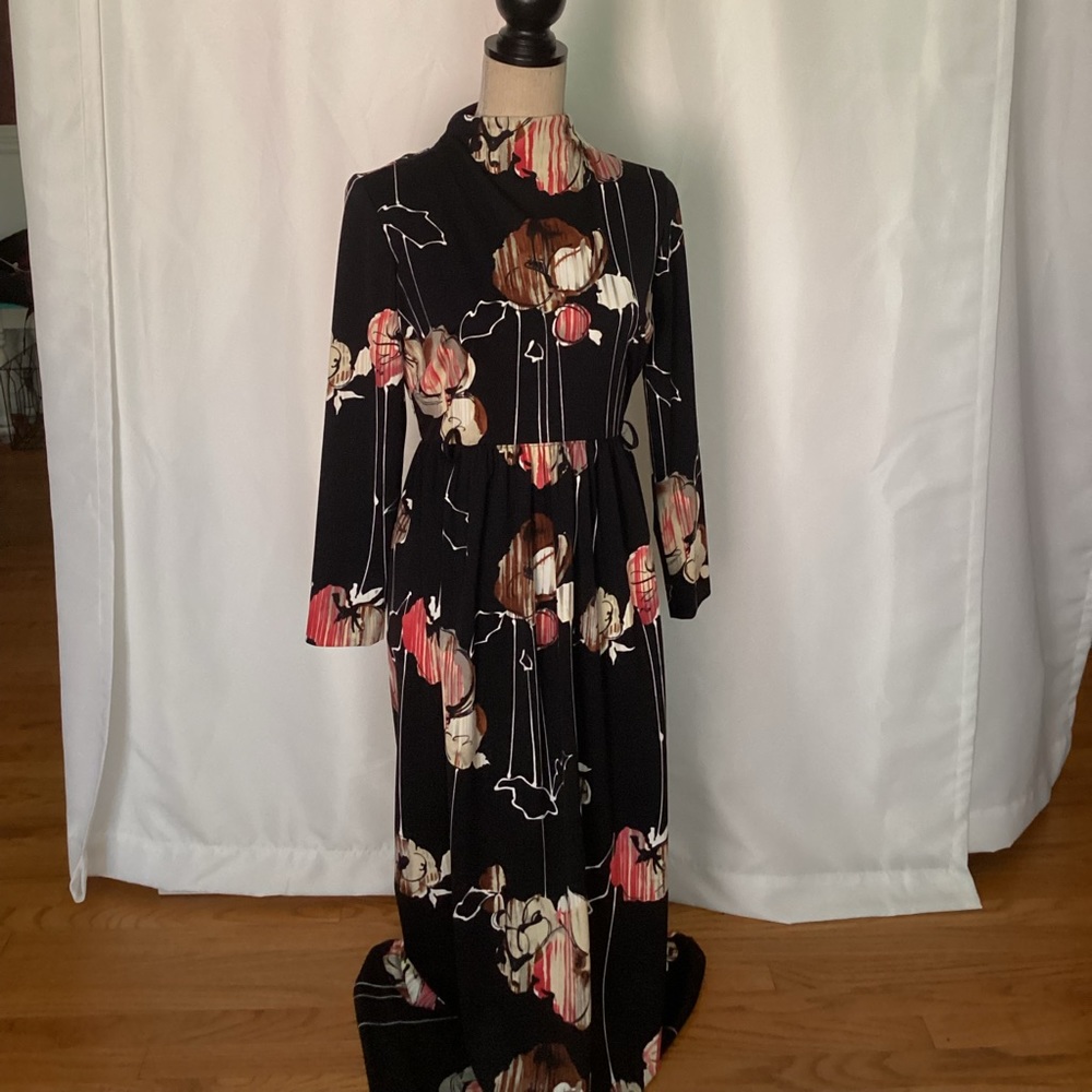 Vintage black and cream floral dress - Picture 4 of 9
